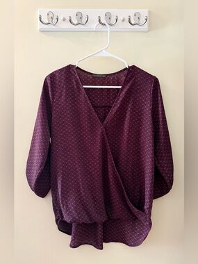 Beacon Allan Surplice Rolltab High Low Blouse with subtle pattern
